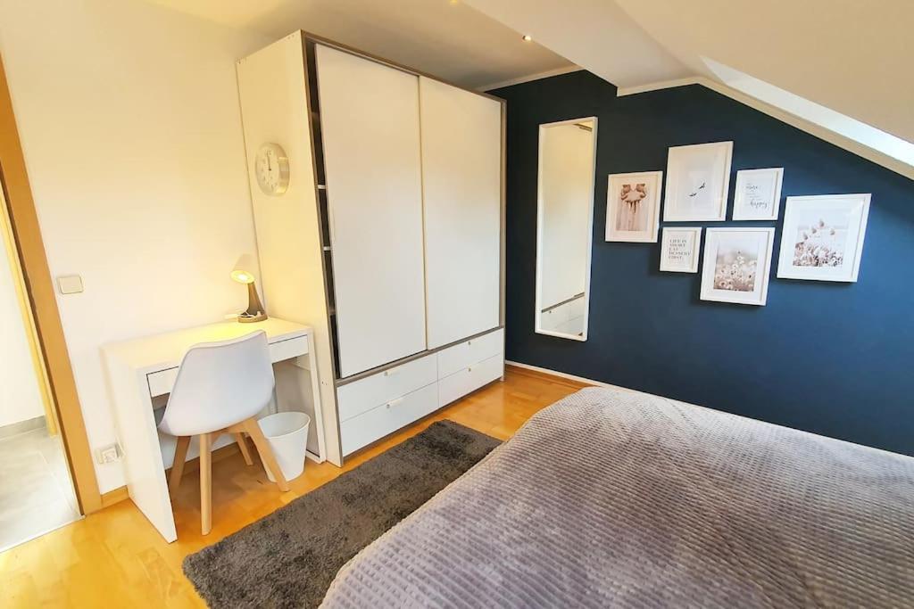 מארל Modernes Und Ruhiges Appartement Mit Loggia מראה חיצוני תמונה