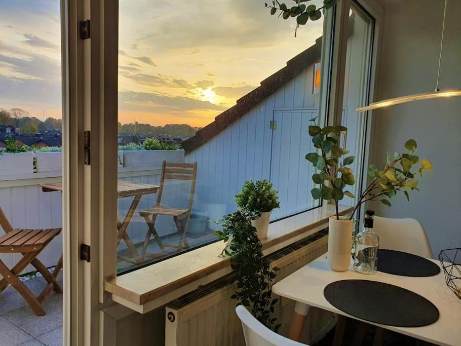 מארל Modernes Und Ruhiges Appartement Mit Loggia מראה חיצוני תמונה